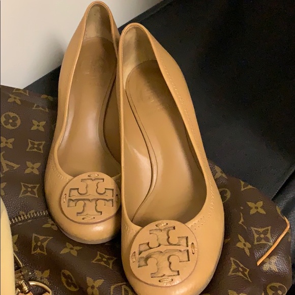 Tory Burch Shoes - Tory Burch sally wedge royal tan 6